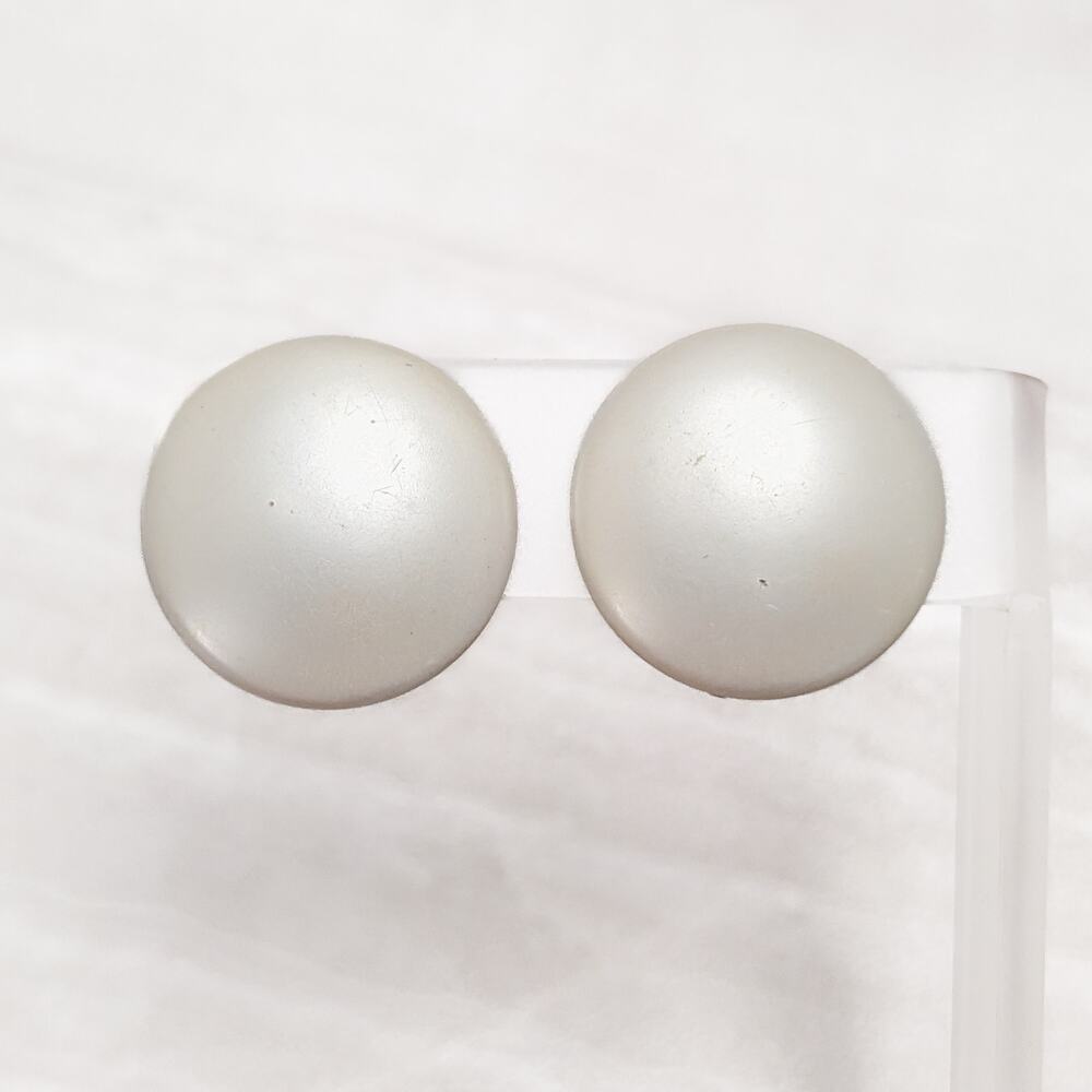Vintage Screw Back Earrings Just Over 7/8" Cream Pearlescent Circle Button Style